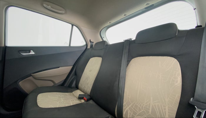 2016 Hyundai Grand i10 SPORTZ 1.2 KAPPA VTVT, Petrol, Manual, 37,442 km, Right Side Rear Door Cabin