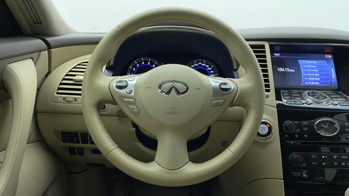 Infiniti QX70-Steering Wheel Close-up