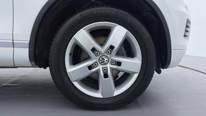 VOLKSWAGEN TOUAREG-Right Front Tyre