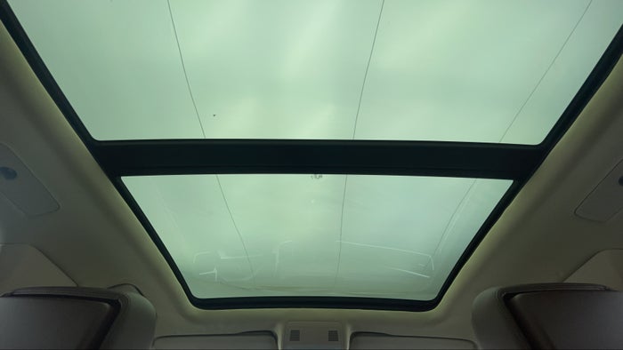VOLKSWAGEN TOUAREG-Interior Sunroof/Moonroof