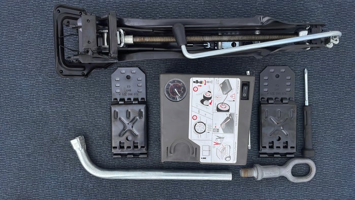 VOLKSWAGEN TOUAREG-Tool Kit