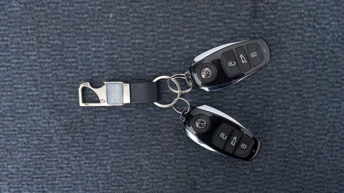 VOLKSWAGEN TOUAREG-Key Close-up