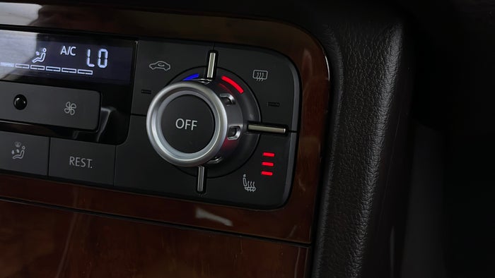 VOLKSWAGEN TOUAREG-Heated Seats