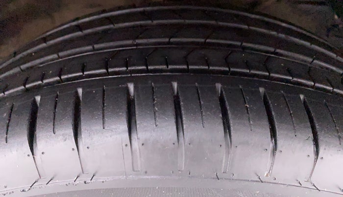 2017 Maruti Baleno ZETA DDIS 190, Diesel, Manual, 51,253 km, Right Front Tyre Tread