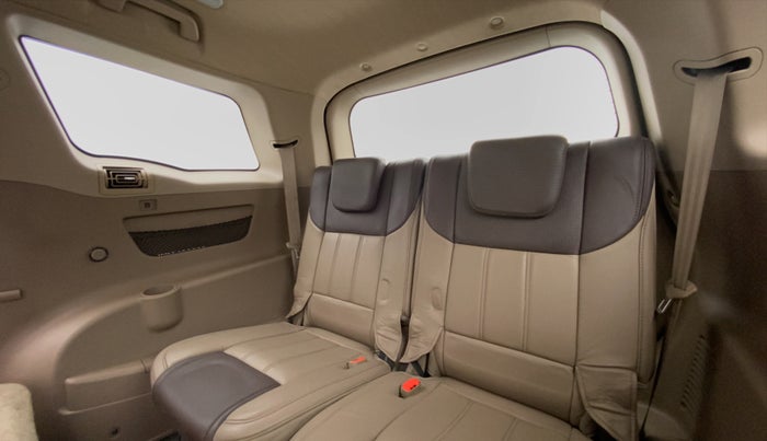 2014 Mahindra XUV500 W8 FWD, Diesel, Manual, 1,20,555 km, Third Seat Row