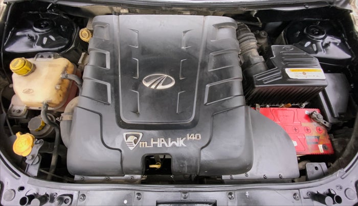 2014 Mahindra XUV500 W8 FWD, Diesel, Manual, 1,20,555 km, Engine Bonet View