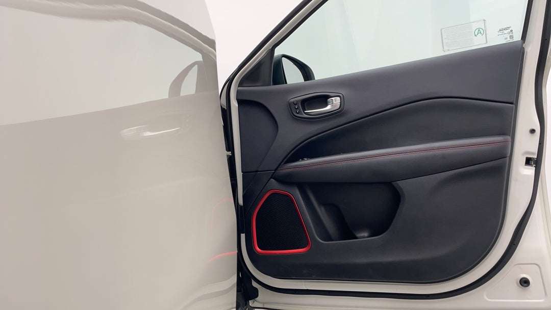 2017 Jeep Compass Trailhawk (4x4 Low), Automatic, 51238 km, Speaker View