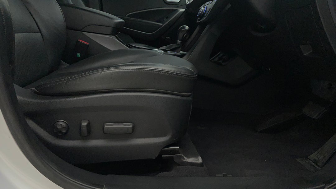 2015 Hyundai Santa Fe Highlander Crdi (4x4), Automatic, 151385 km, Drivers Side Adjustment Panel