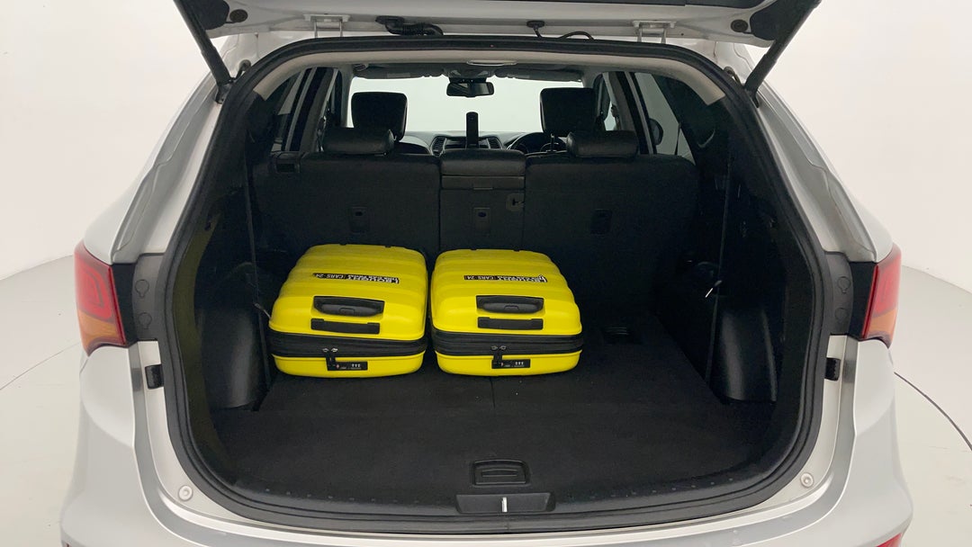 2015 Hyundai Santa Fe Highlander Crdi (4x4), Automatic, 151385 km, Boot Inside View with Luggage