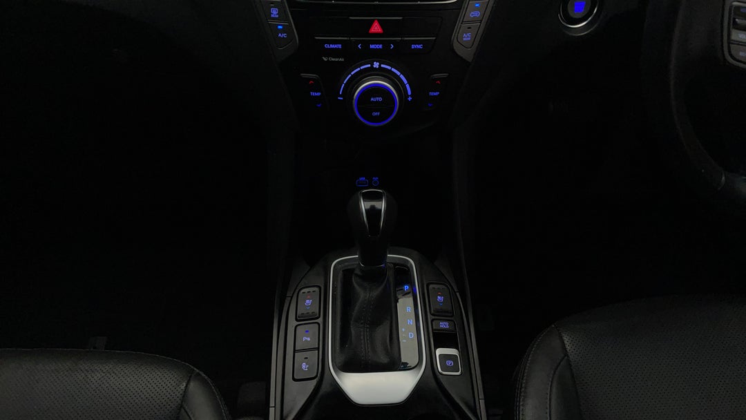 2015 Hyundai Santa Fe Highlander Crdi (4x4), Automatic, 151385 km, Gear Lever 