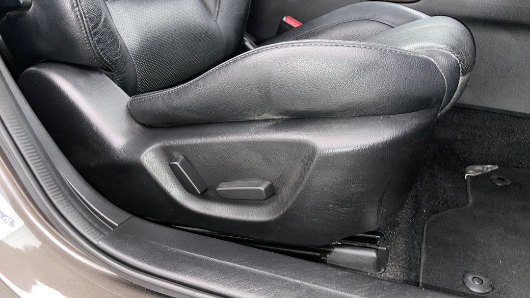 2017 Mazda 3 Sp25 Gt, Automatic, 98960 km, Drivers Side Adjustment Panel