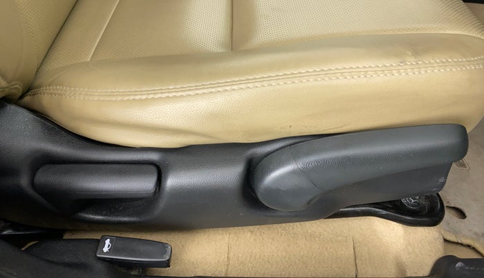 2018 Honda City V MT PETROL, Petrol, Manual, 32,413 km, Driver Side Adjustment Panel