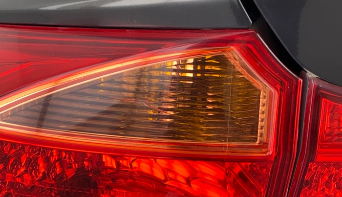 2018 Honda City V MT PETROL, Petrol, Manual, 32,413 km, Left tail light - Minor damage
