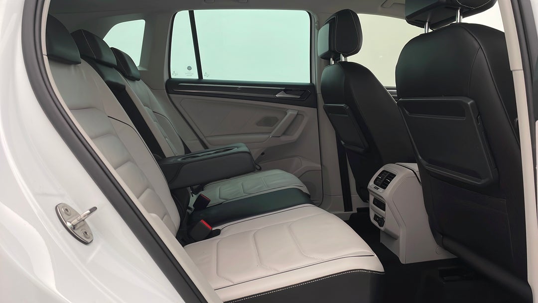 2017 Volkswagen Tiguan 140 Tdi Highline, Automatic, 80777 km, Right Side Rear Door Cabin View