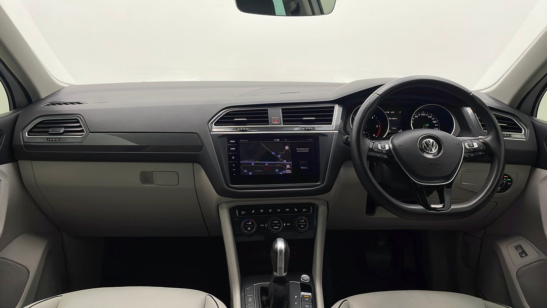 2017 Volkswagen Tiguan 140 Tdi Highline, Automatic, 80777 km, Dashboard View
