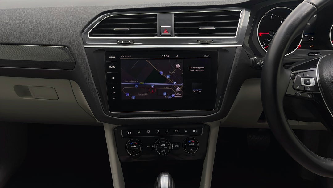 2017 Volkswagen Tiguan 140 Tdi Highline, Automatic, 80777 km, Center Console