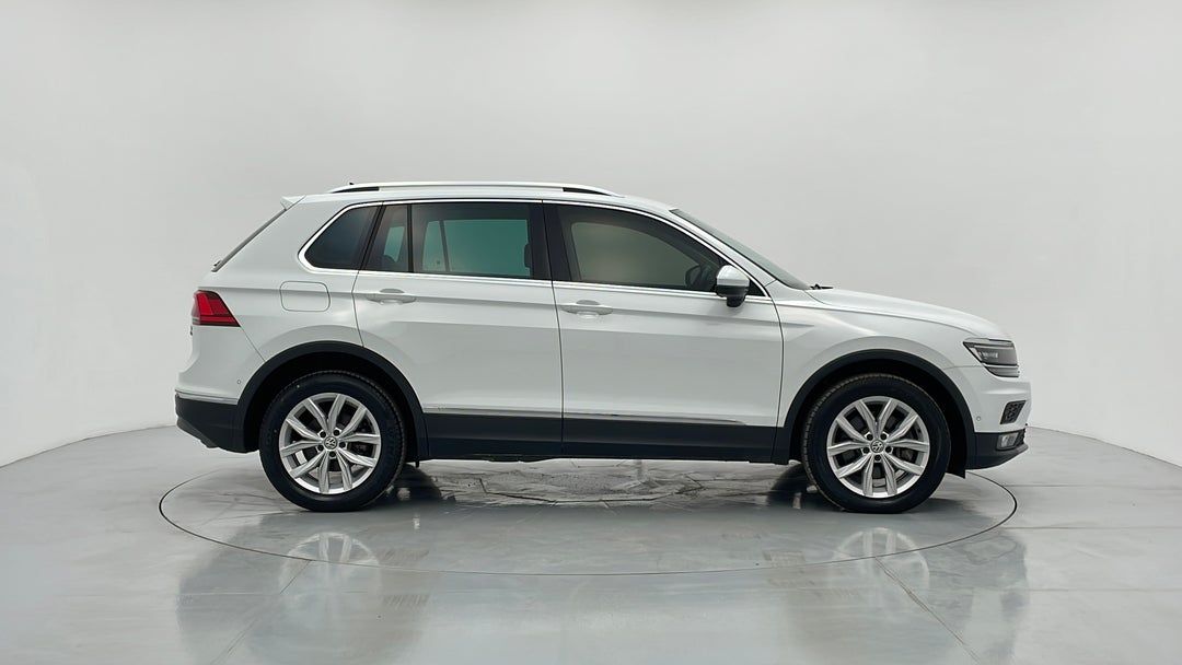2017 Volkswagen Tiguan 140 Tdi Highline, Automatic, 80777 km, Right Side View