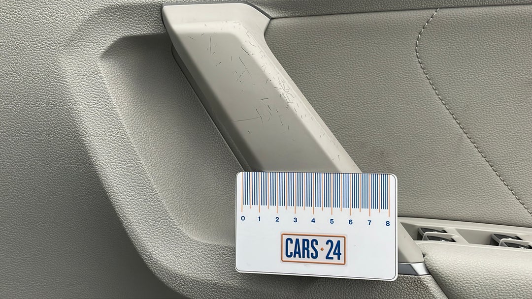 2017 Volkswagen Tiguan 140 Tdi Highline, Automatic, 80777 km, Door Interior Front RHS Scuff