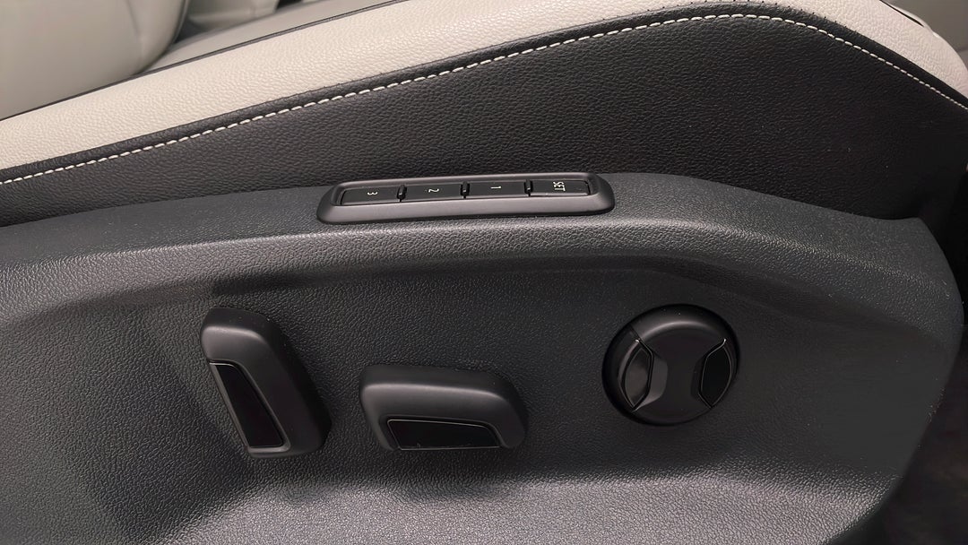 2017 Volkswagen Tiguan 140 Tdi Highline, Automatic, 80777 km, Drivers Side Adjustment Panel