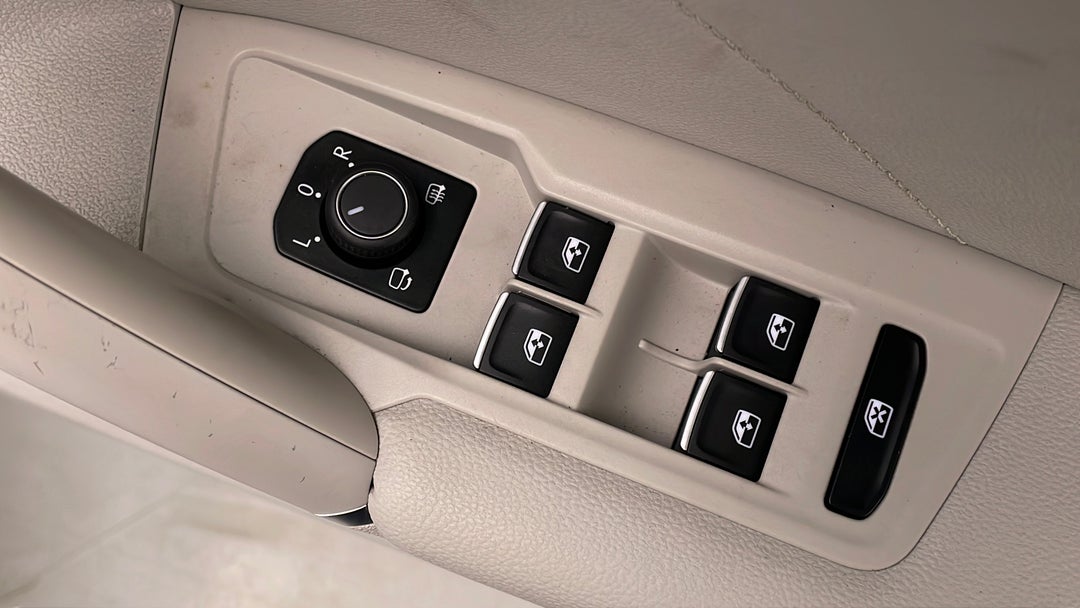 2017 Volkswagen Tiguan 140 Tdi Highline, Automatic, 80777 km, Drivers Side Door Panel Controls