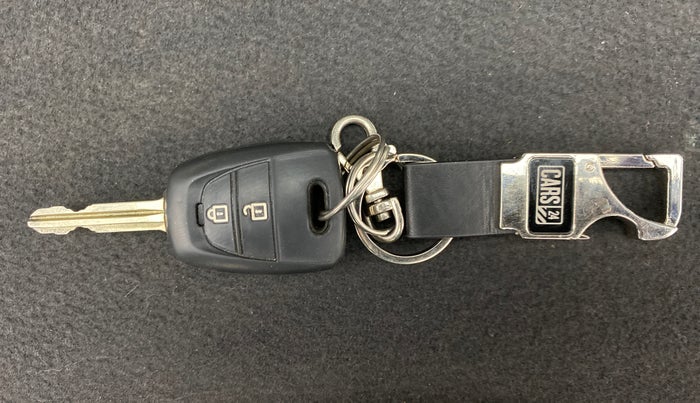 2017 Hyundai Grand i10 Sportz(O) 1.2 MT, Petrol, Manual, 35,912 km, Key Close Up