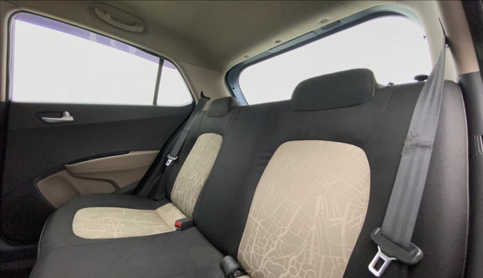 2017 Hyundai Grand i10 Sportz(O) 1.2 MT, Petrol, Manual, 35,912 km, Right Side Rear Door Cabin