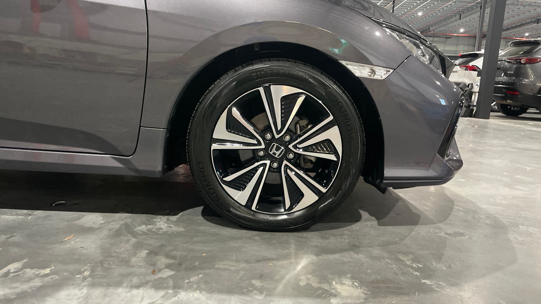 2019 Honda Civic Vti-l, Automatic, 59901 km, Right Front Wheel