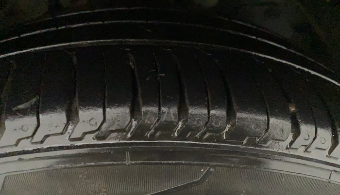 2016 Tata Zest XT PETROL, Petrol, Manual, 62,490 km, Right Front Tyre Tread
