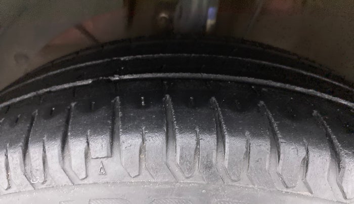 2018 Maruti Dzire ZXI PLUS AMT, Petrol, Automatic, 76,915 km, Left Front Tyre Tread