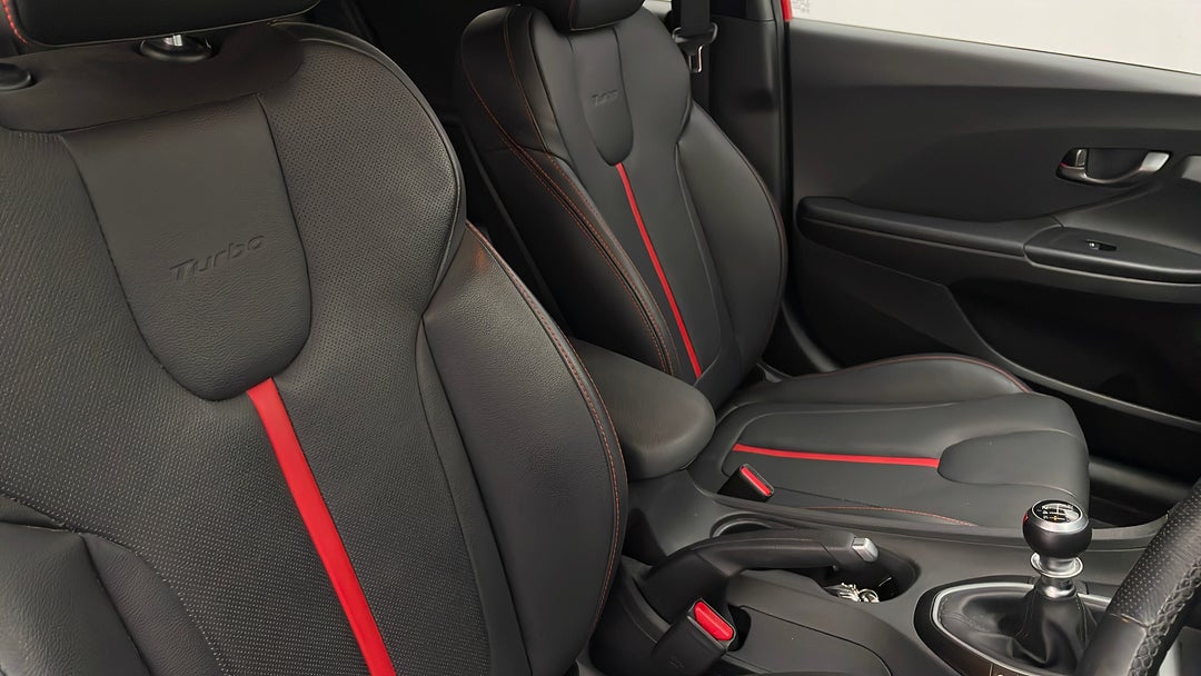 2019 Hyundai Veloster Turbo Premium, Manual, 19367 km, Right Side Front Door Cabin View