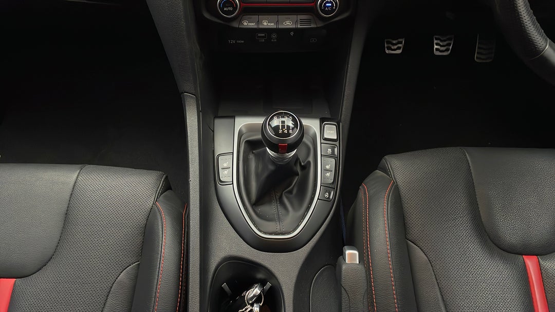 2019 Hyundai Veloster Turbo Premium, Manual, 19367 km, Gear Lever 