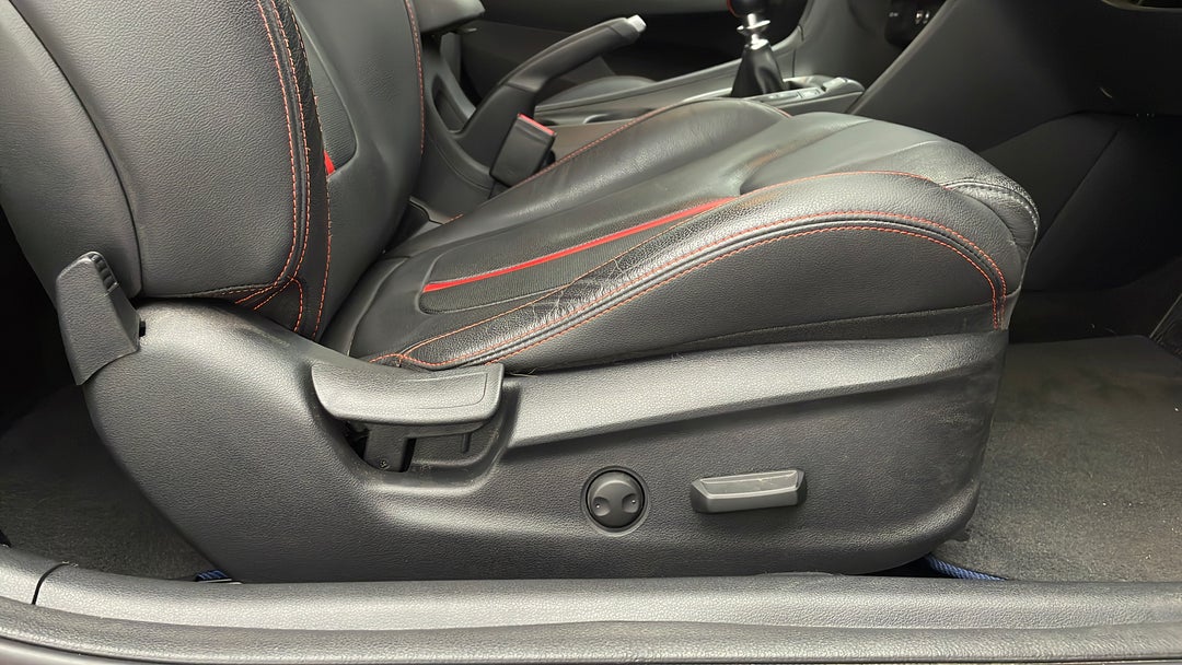 2019 Hyundai Veloster Turbo Premium, Manual, 19367 km, Drivers Side Adjustment Panel