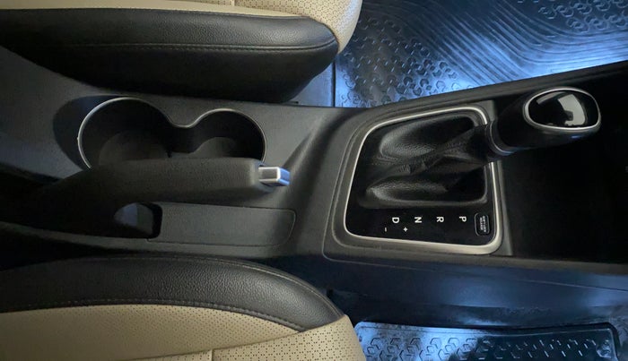 2018 Hyundai Verna 1.6 VTVT SX (O) AT, Petrol, Automatic, 63,886 km, Gear Lever