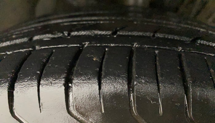 2016 Maruti Vitara Brezza LDI (O), Diesel, Manual, 74,792 km, Right Front Tyre Tread