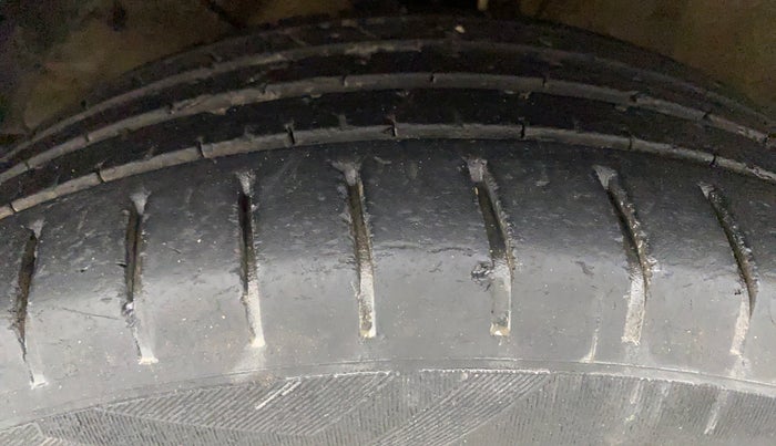 2015 Maruti Baleno ALPHA PETROL 1.2, Petrol, Manual, 28,909 km, Left Front Tyre Tread