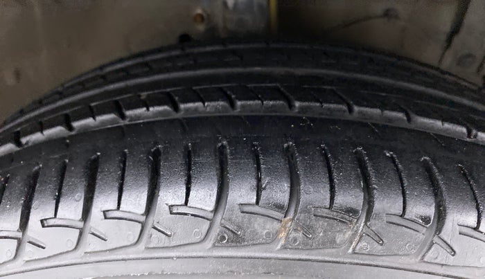 2017 Maruti Ertiga ZDI PLUS SHVS, Diesel, Manual, 67,211 km, Right Front Tyre Tread