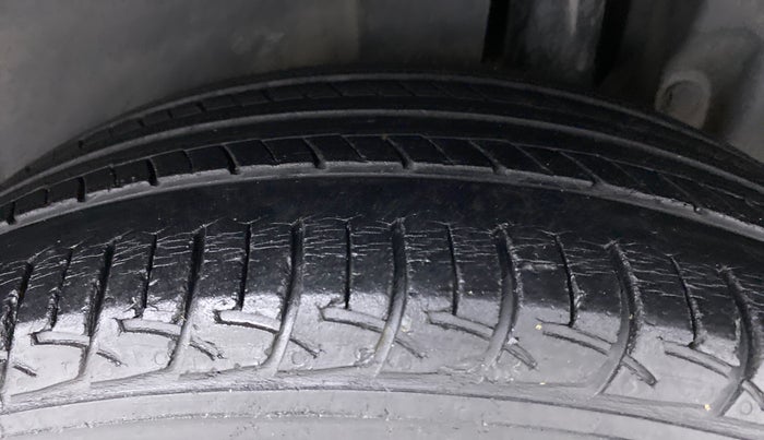 2017 Maruti Ertiga ZDI PLUS SHVS, Diesel, Manual, 67,211 km, Left Rear Tyre Tread
