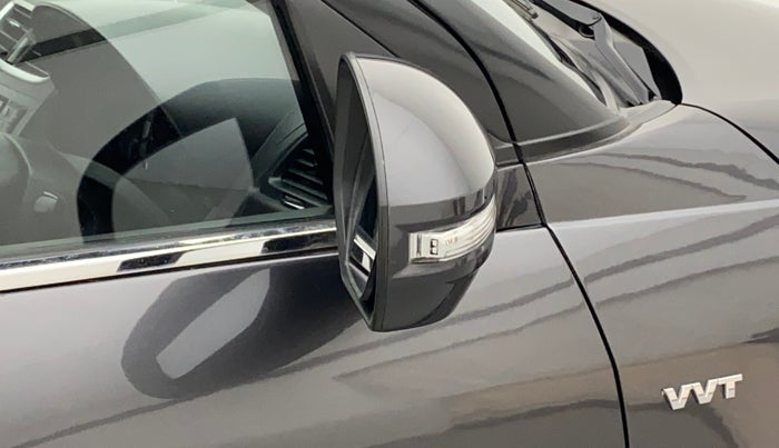 2017 Maruti Swift VXI, Petrol, Manual, 48,258 km, Right rear-view mirror - Minor noise