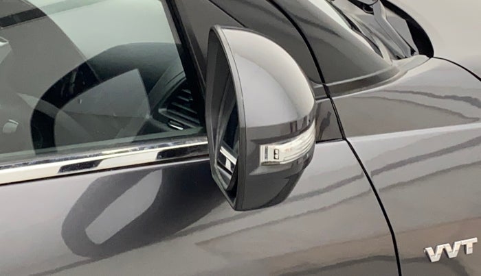 2017 Maruti Swift VXI, Petrol, Manual, 48,258 km, Right rear-view mirror - Minor folding noise