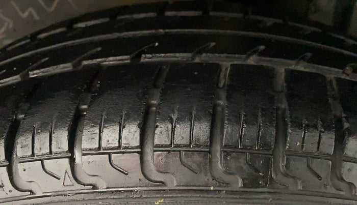 2017 Maruti Swift VXI, Petrol, Manual, 48,258 km, Left Rear Tyre Tread