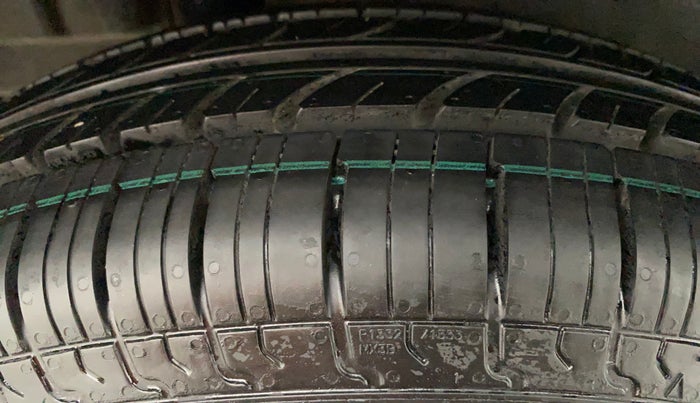 2017 Maruti Swift VXI, Petrol, Manual, 48,258 km, Right Rear Tyre Tread