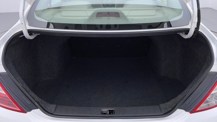 NISSAN SUNNY-Boot Inside View