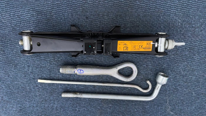 NISSAN SUNNY-Tool Kit