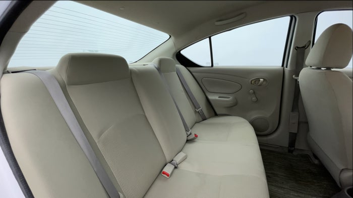 NISSAN SUNNY-Right Side Door Cabin View