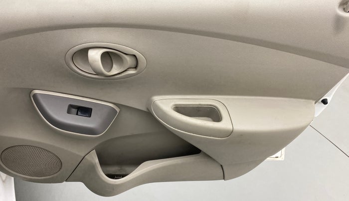 2016 Datsun Go T, Petrol, Manual, 76,598 km, Driver Side Door Panels Control