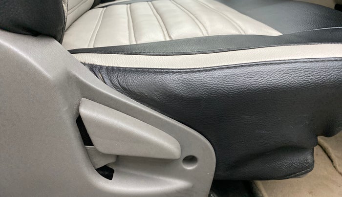 2016 Datsun Go T, Petrol, Manual, 76,598 km, Driver Side Adjustment Panel