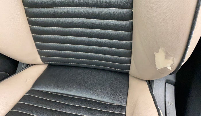 2017 Hyundai Elite i20 ASTA 1.2 (O), Petrol, Manual, 60,758 km, Front left seat (passenger seat) - Cover slightly torn
