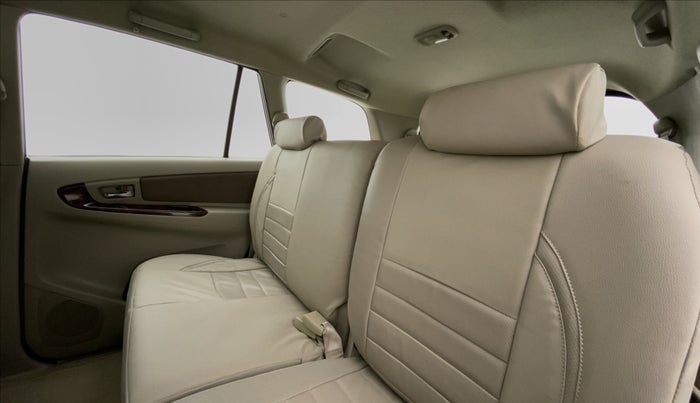 2014 Toyota Innova 2.5 VX 8 STR BS IV, Diesel, Manual, 70,285 km, Right Side Rear Door Cabin