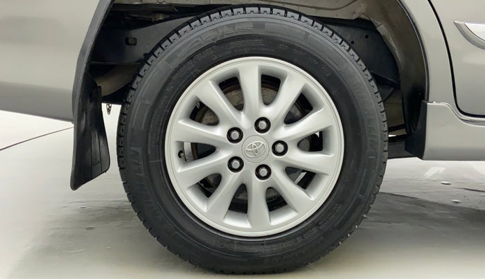 2014 Toyota Innova 2.5 VX 8 STR BS IV, Diesel, Manual, 70,285 km, Right Rear Wheel