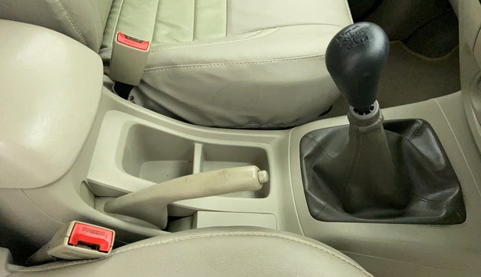 2014 Toyota Innova 2.5 VX 8 STR BS IV, Diesel, Manual, 70,285 km, Gear Lever